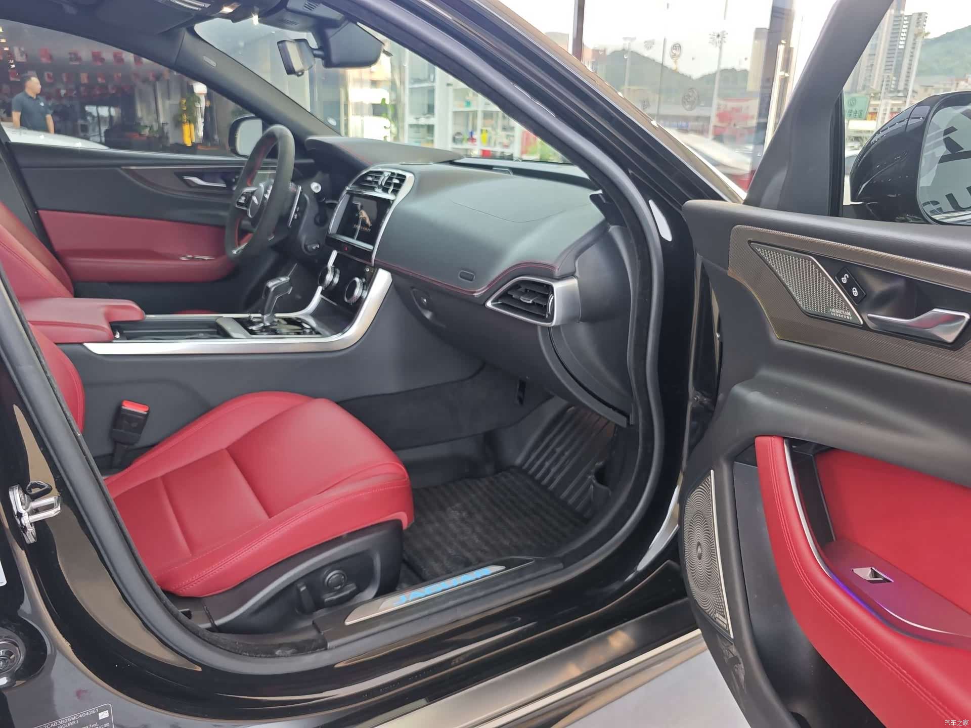 Land Rover XEL, 2021 19