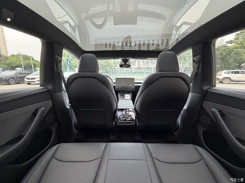 Tesla Model Y, 2026 15
