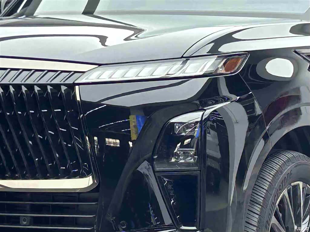 Infiniti QX80, 2025 3