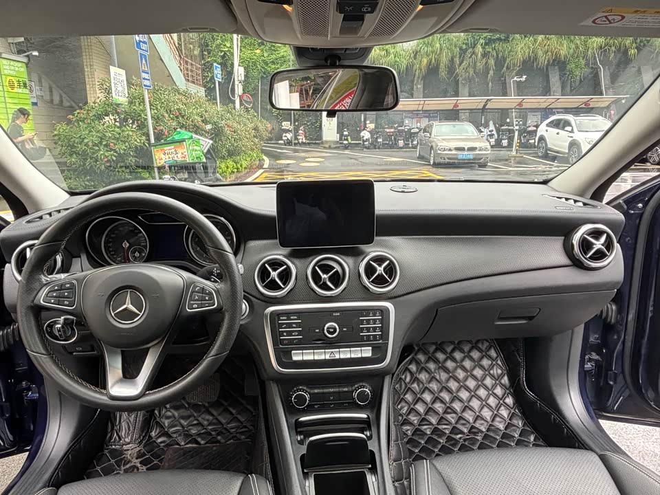 Mercedes-Benz GLA