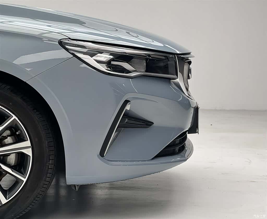 Geely Emgrand, 2023 9