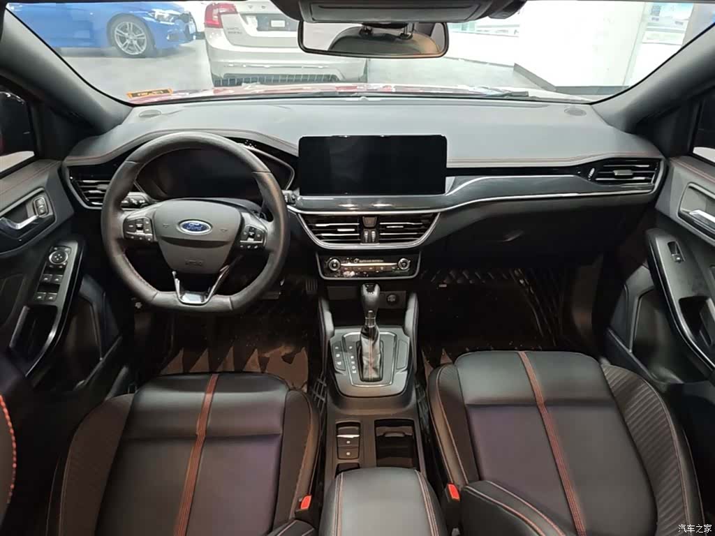 Ford Focus, 2023 10