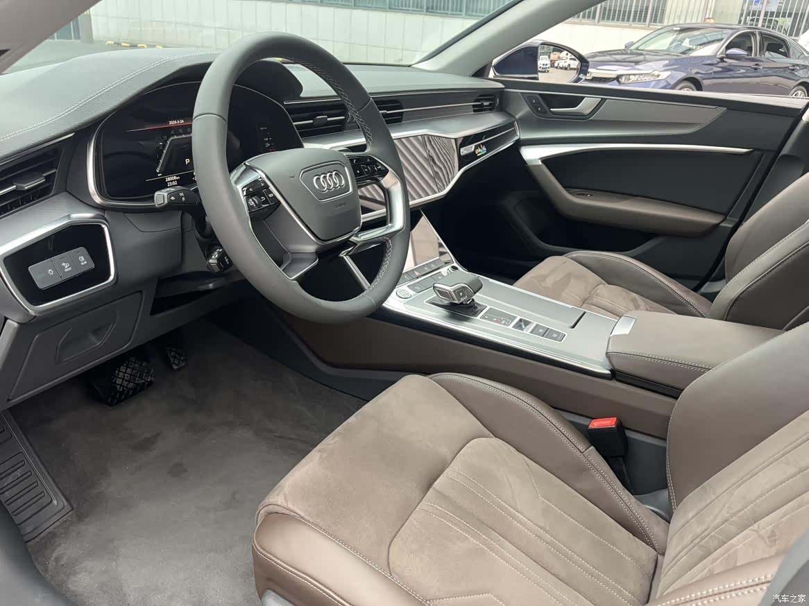 Audi A7L, 2022 все фото
