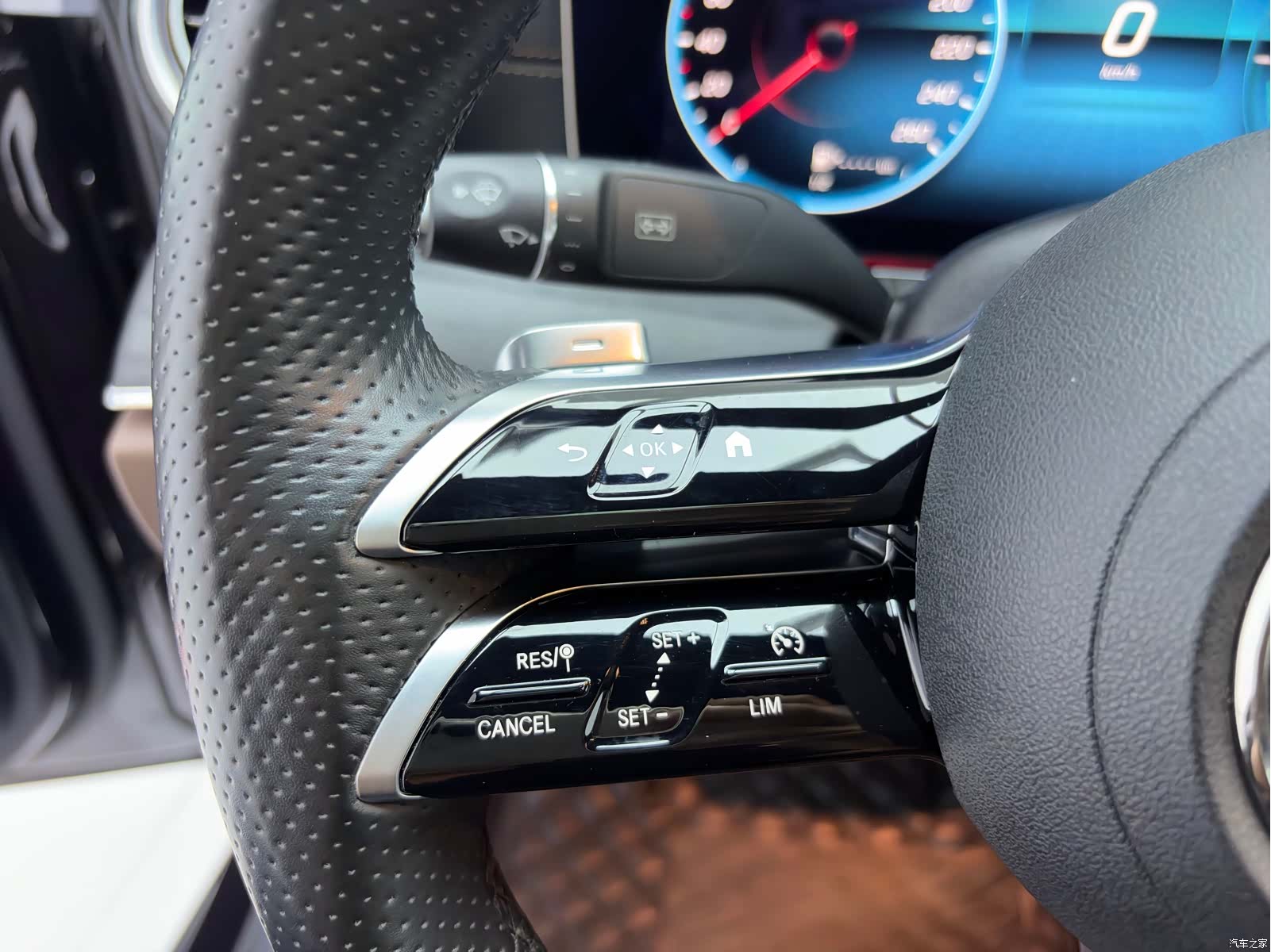 Mercedes-Benz E-Class, 2023 4