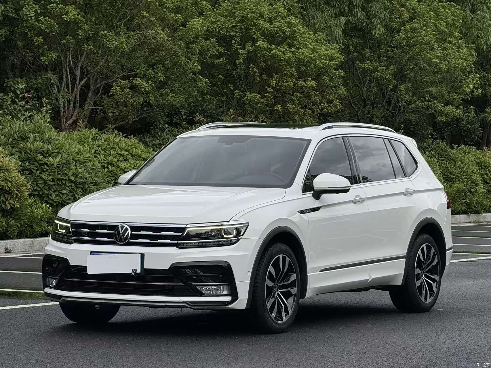 Volkswagen Tiguan L, 2020 1