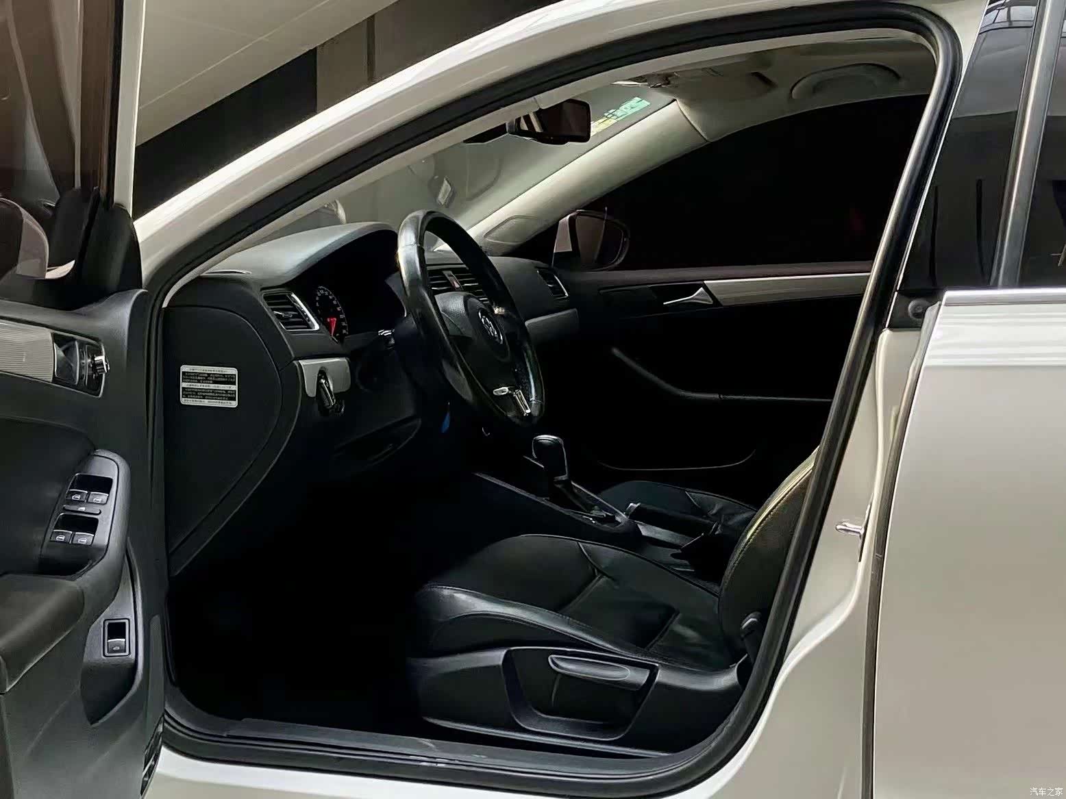 Volkswagen Sagitar, 2012 все фото