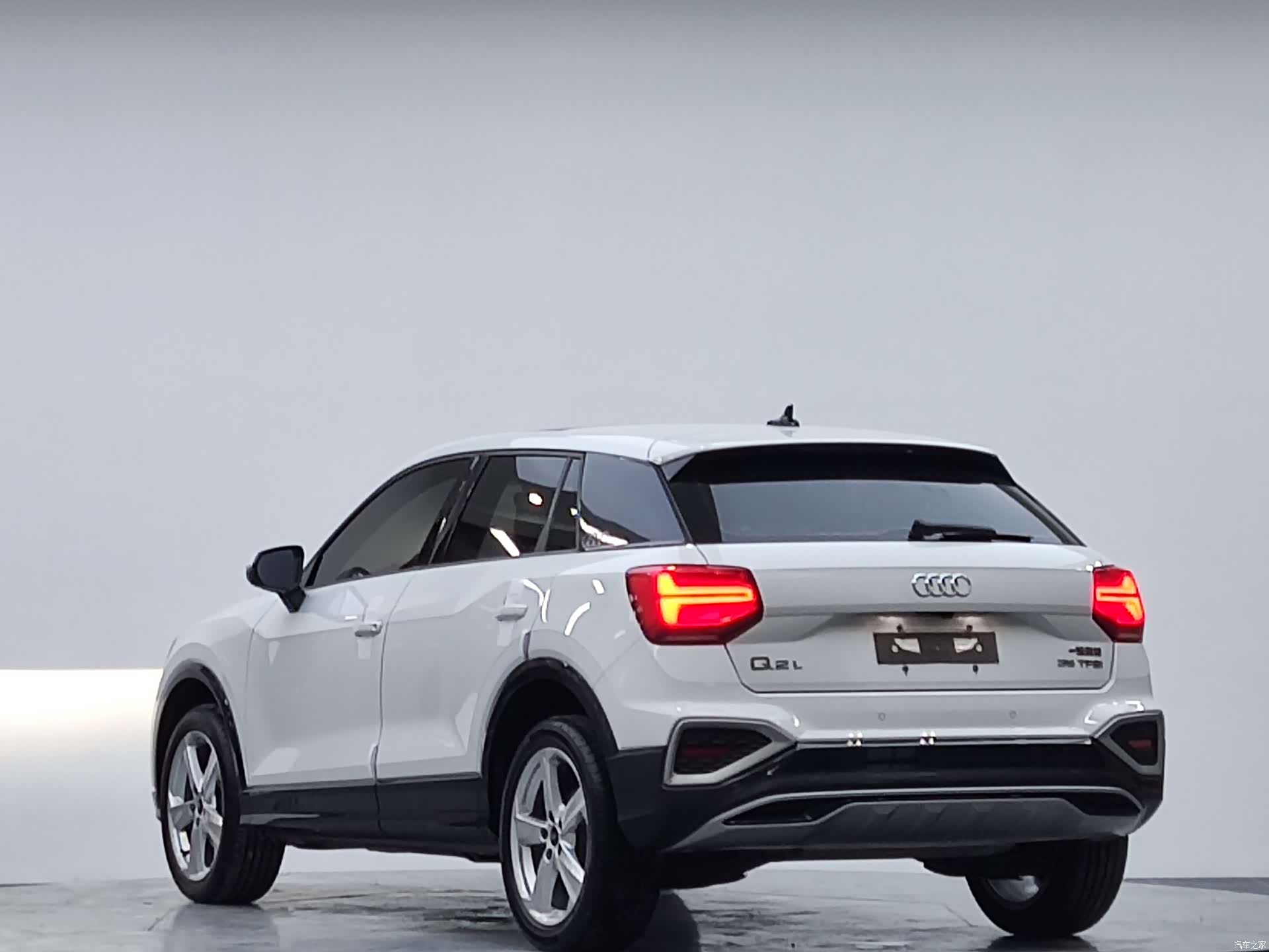 Audi Q2L, 2022 9