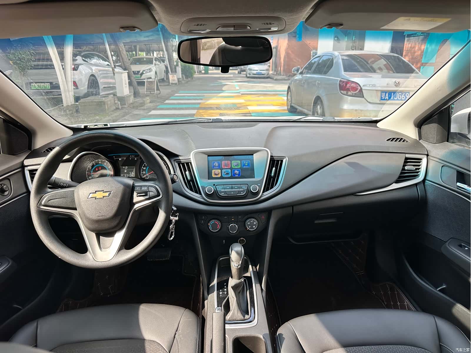 Chevrolet 320, 2018 все фото