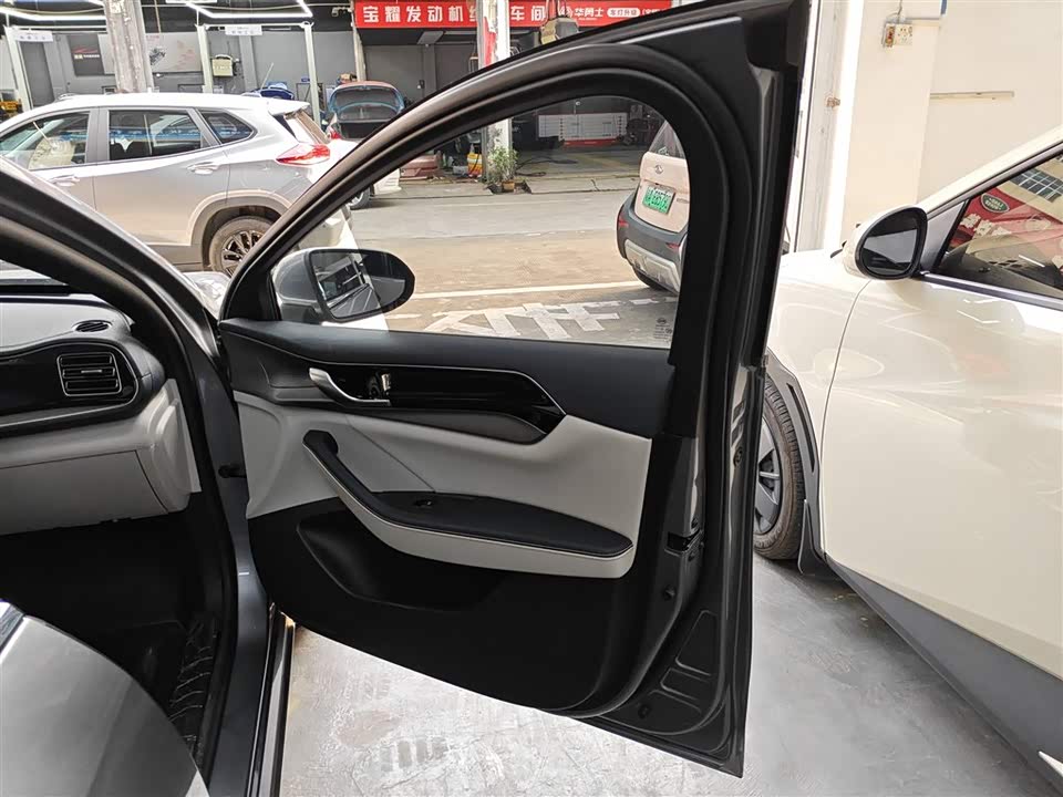 BYD Qin Yuan BYD Qin Yuan