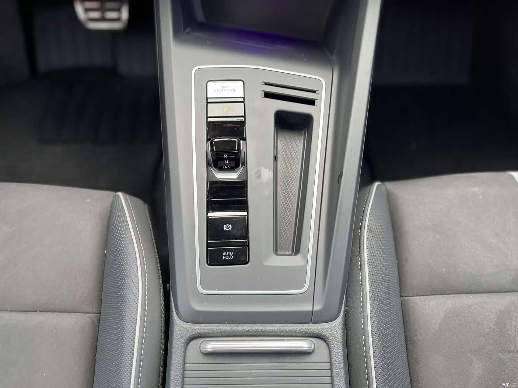Volkswagen Golf, 2023 12