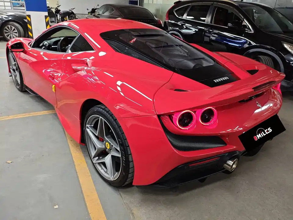 Ferrari F8