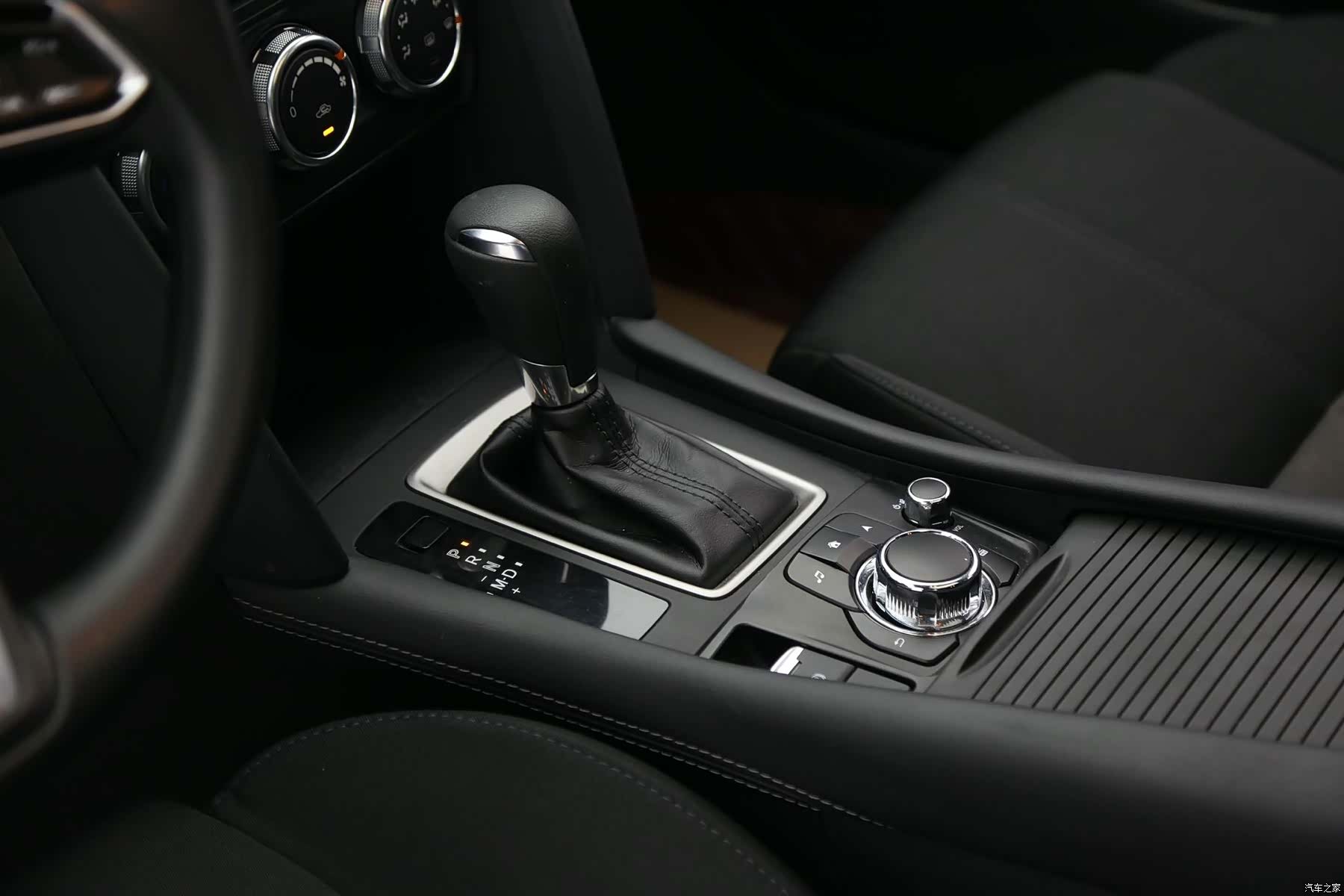 Mazda CX-4, 2023 17