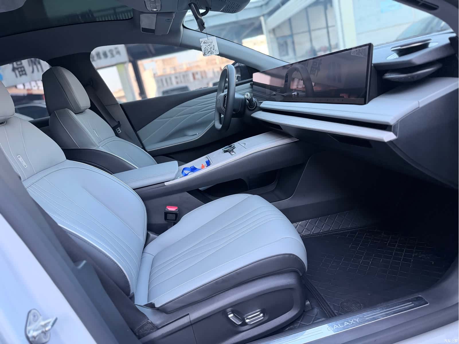 Geely E8, 2024 13