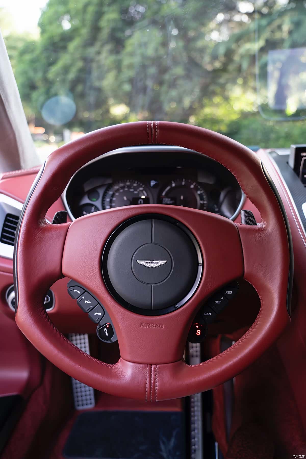 Aston Martin Vanquish, 2014 12