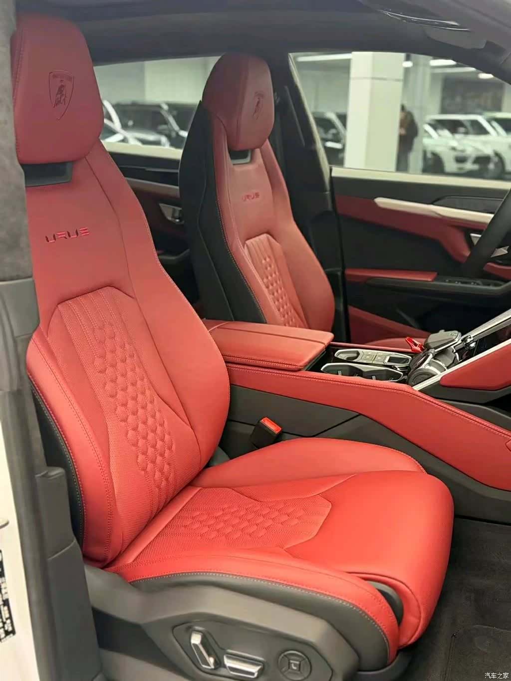 Lamborghini Urus, 2024 8