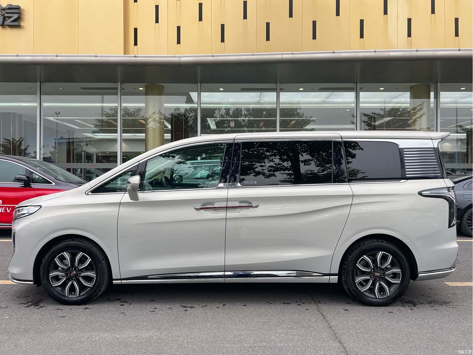 Hongqi HQ9, 2023 4