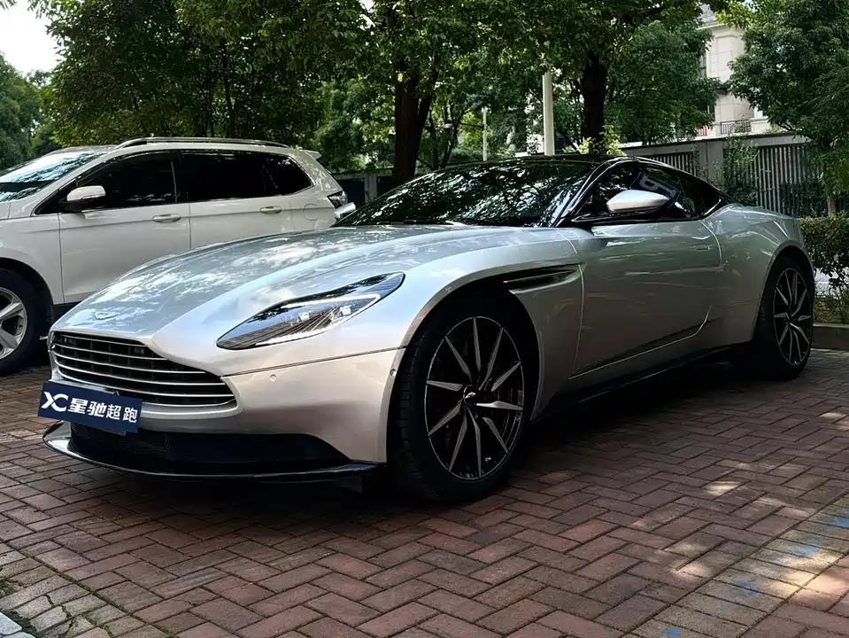 Aston Martin DB11