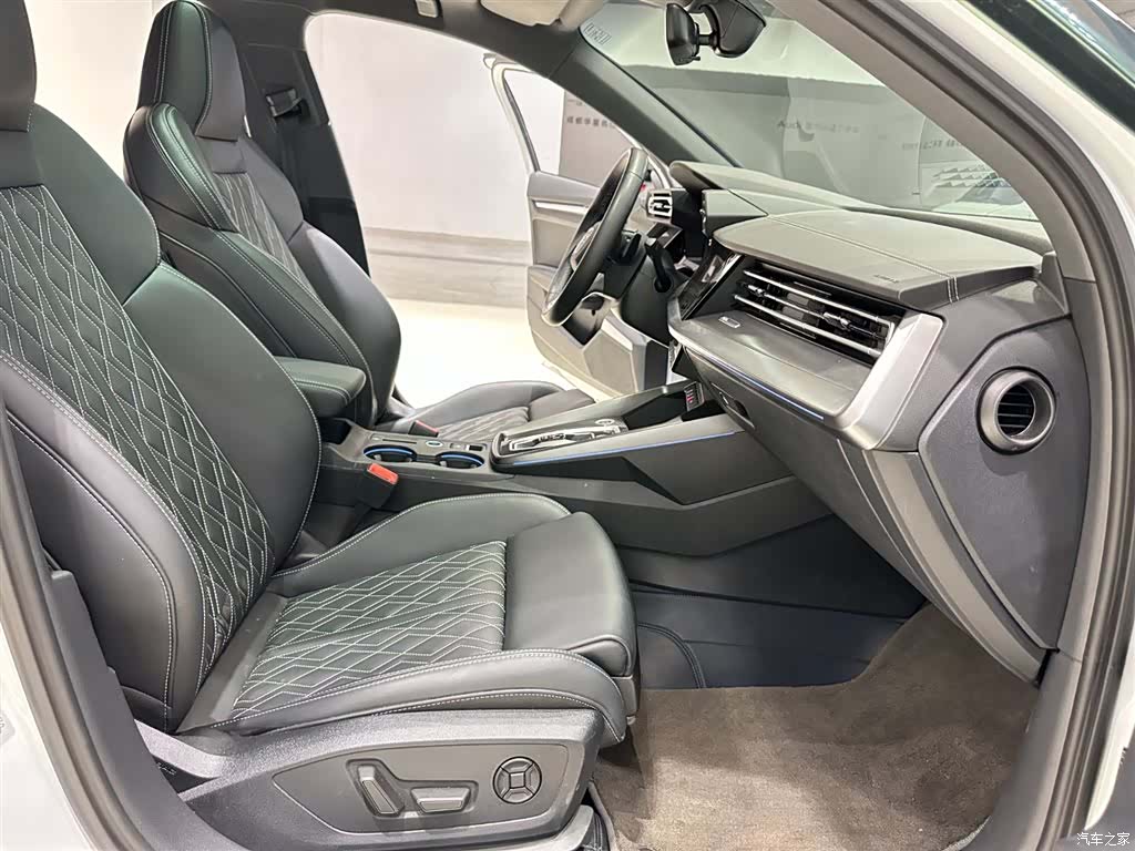 Audi Flying Spur, 2025 11