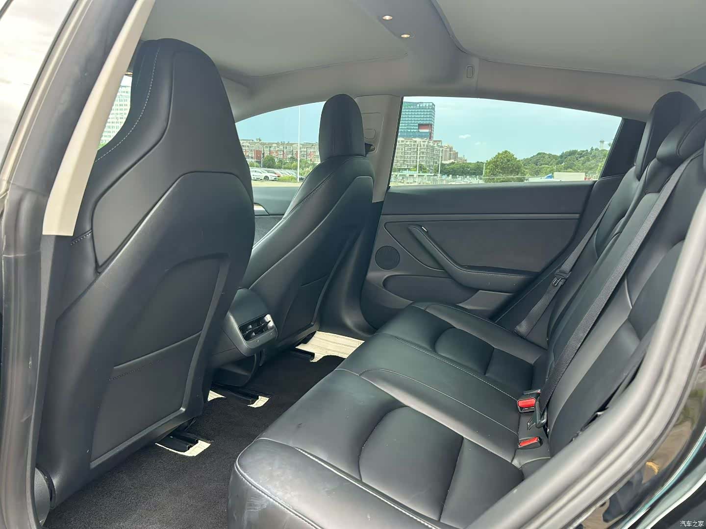 Tesla Model 3, 2023 4