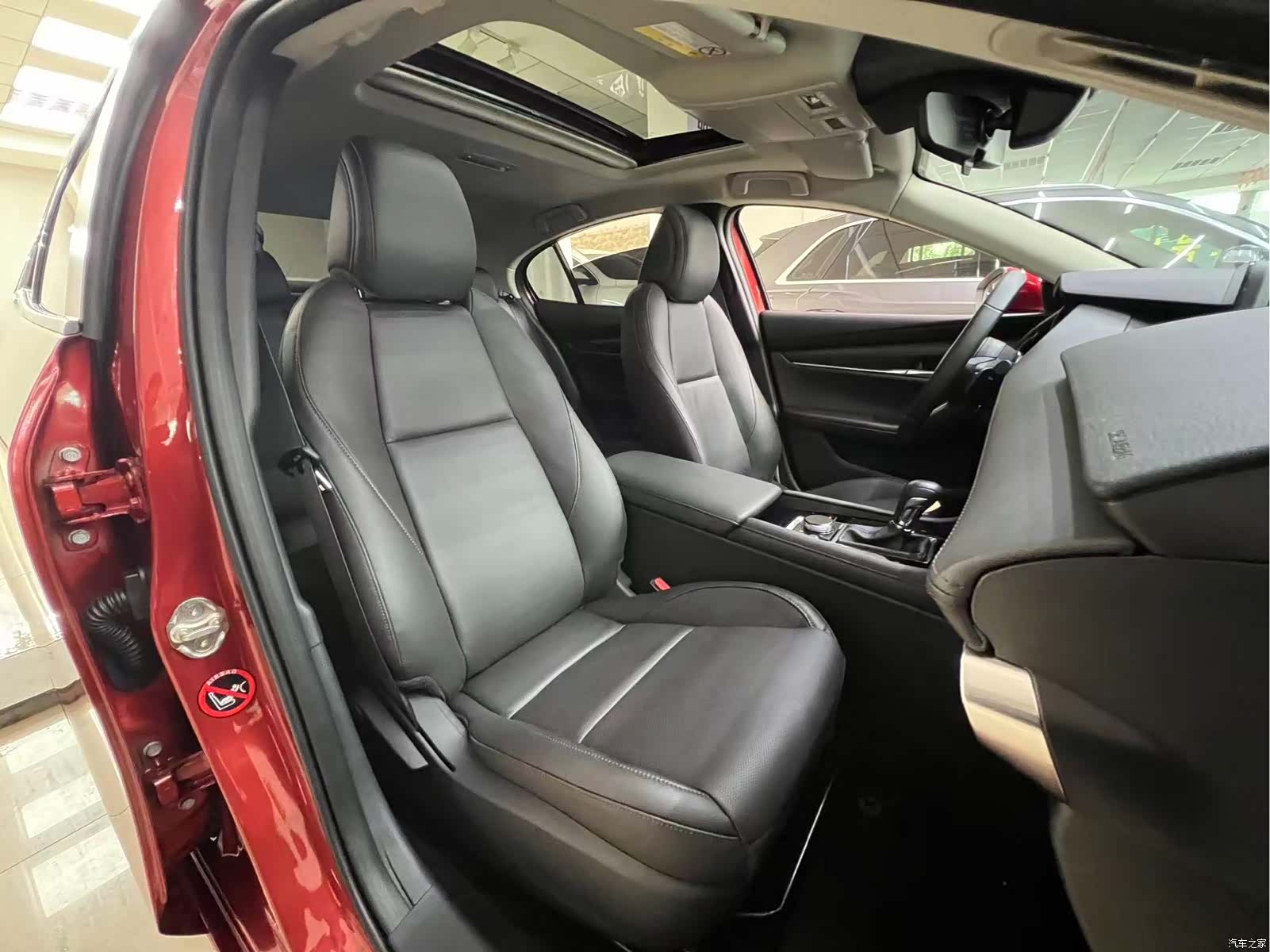 Mazda Mazda3, 2023 23
