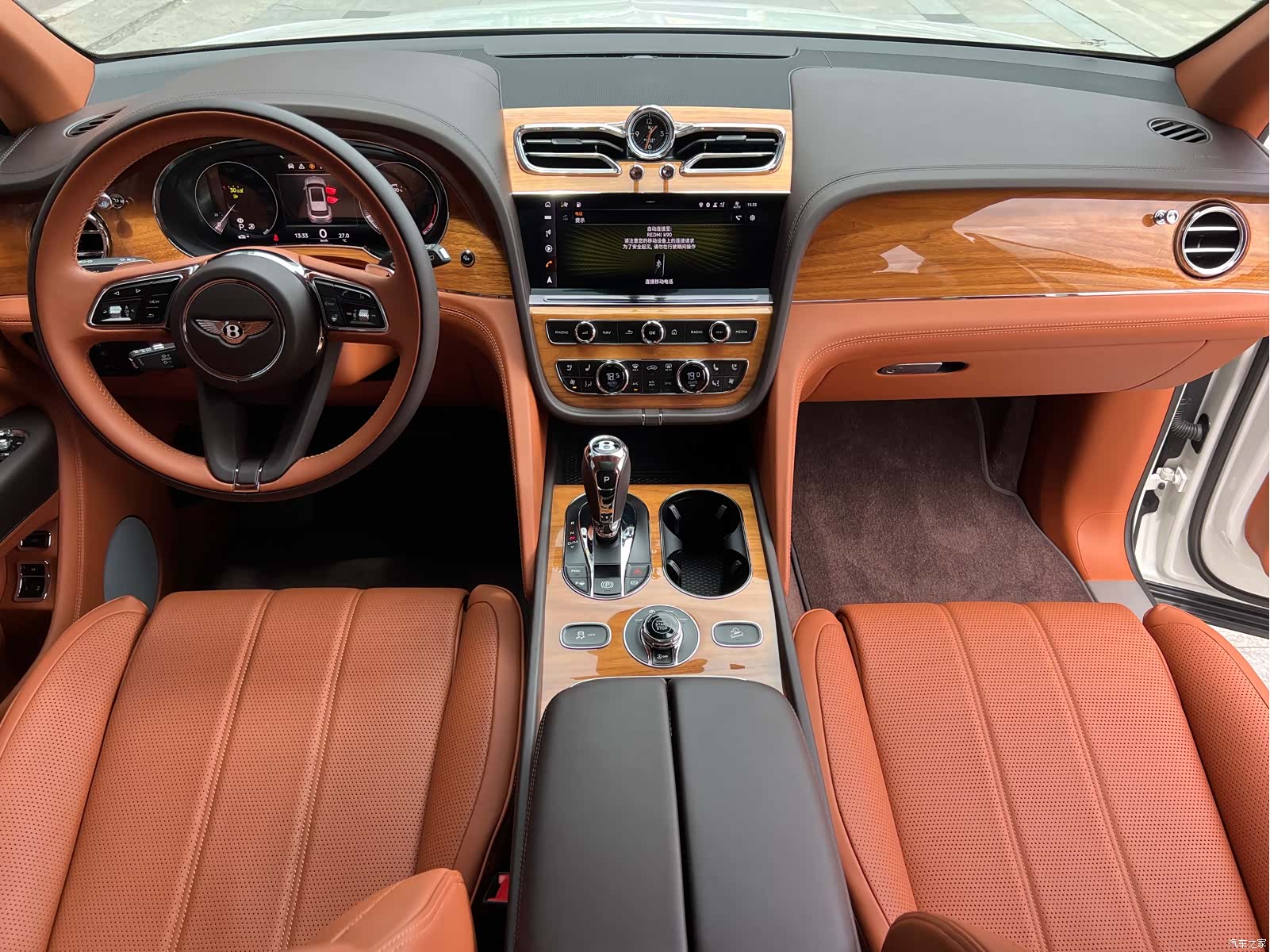 Bentley Bentayga, 2022 12