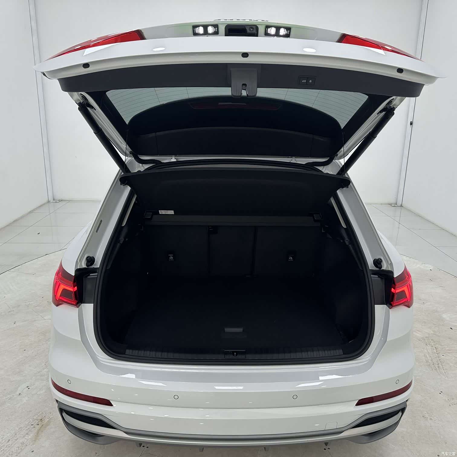 Audi Q3, 2023 16
