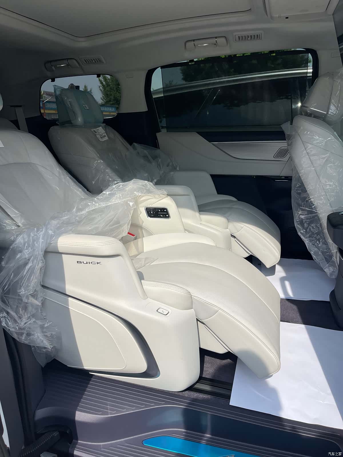 Buick GL8, 2025 18