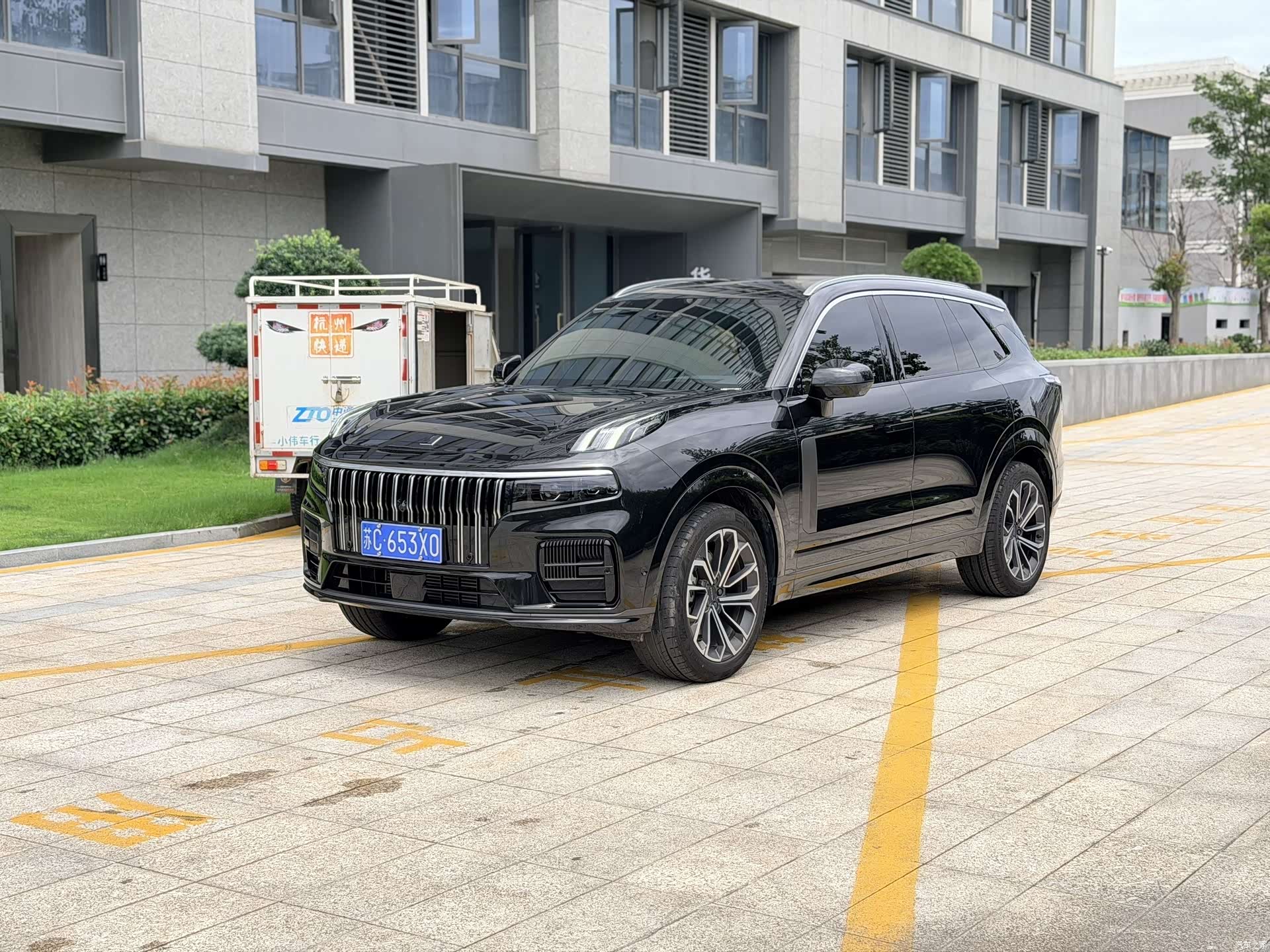Lynk & Co 02