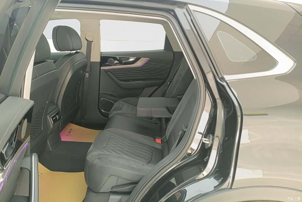 Hongqi HS5, 2022 11