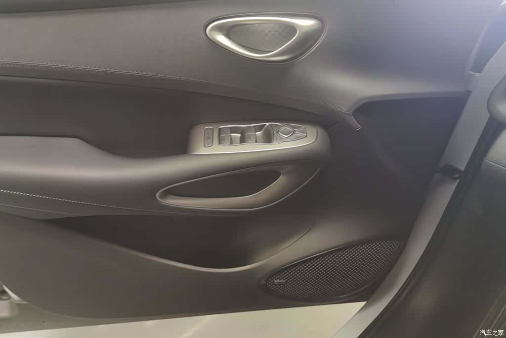 BYD HiAce, 2026 7