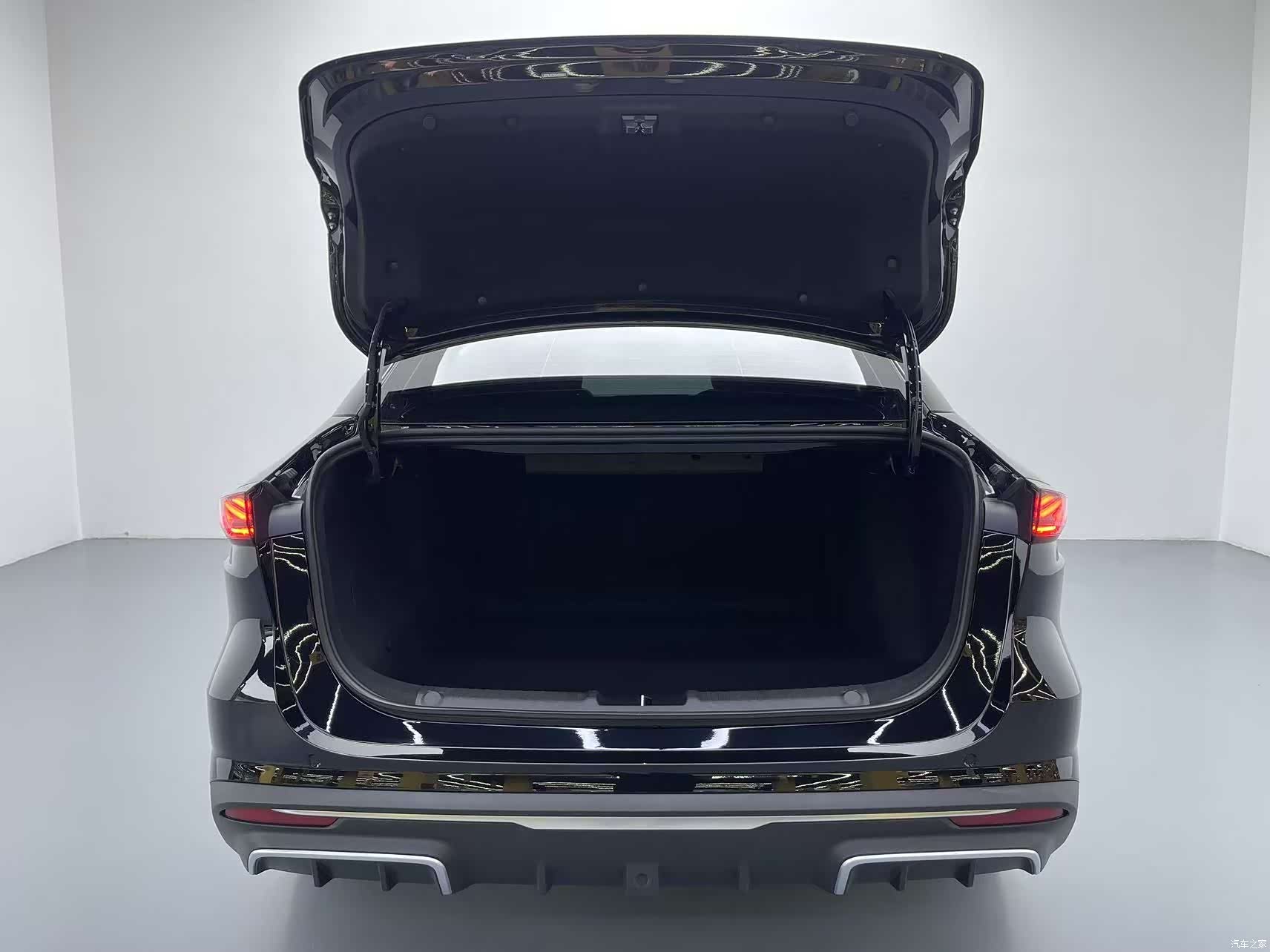 Geely Galaxy L6, 2025 19