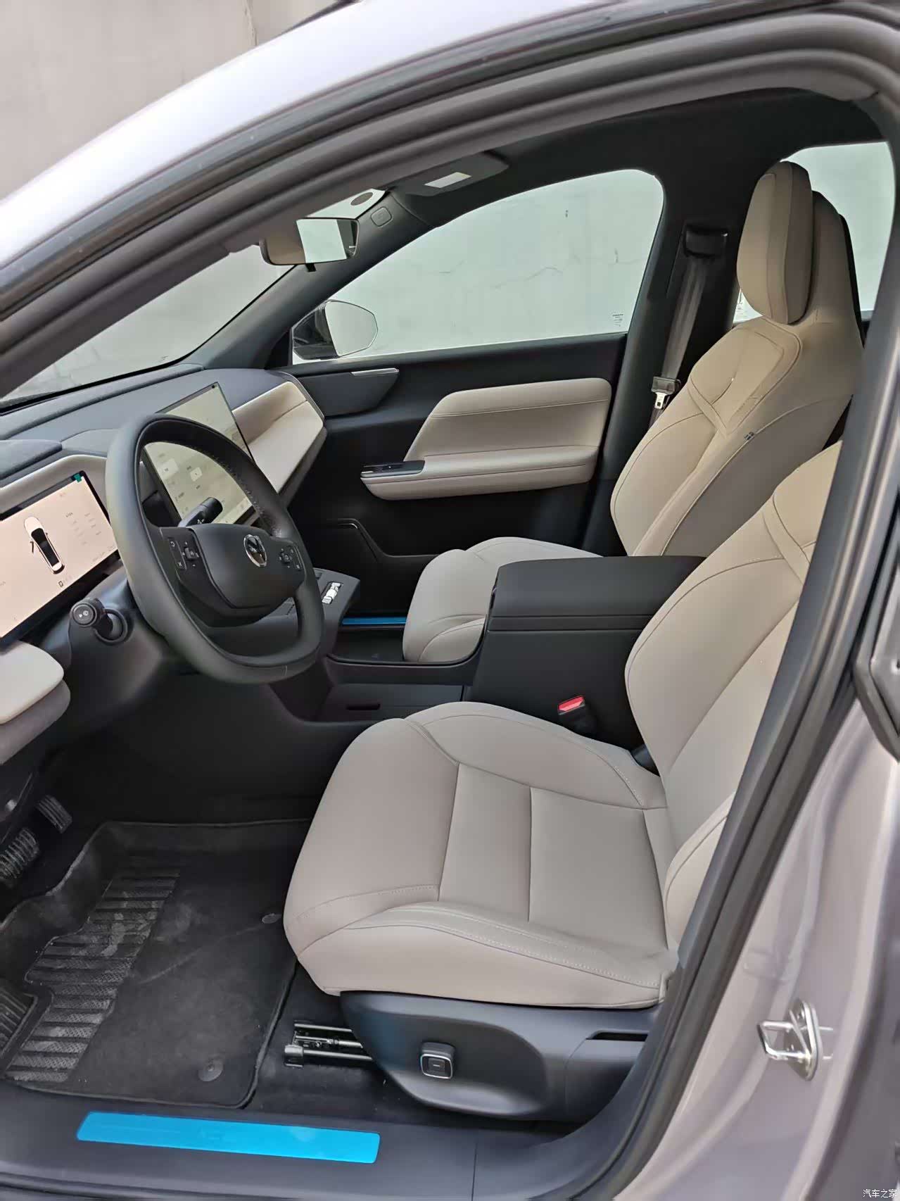 Volvo XC70, 2025 4
