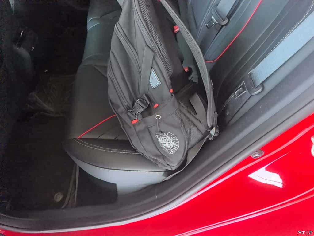 Geely Binray, 2023 17
