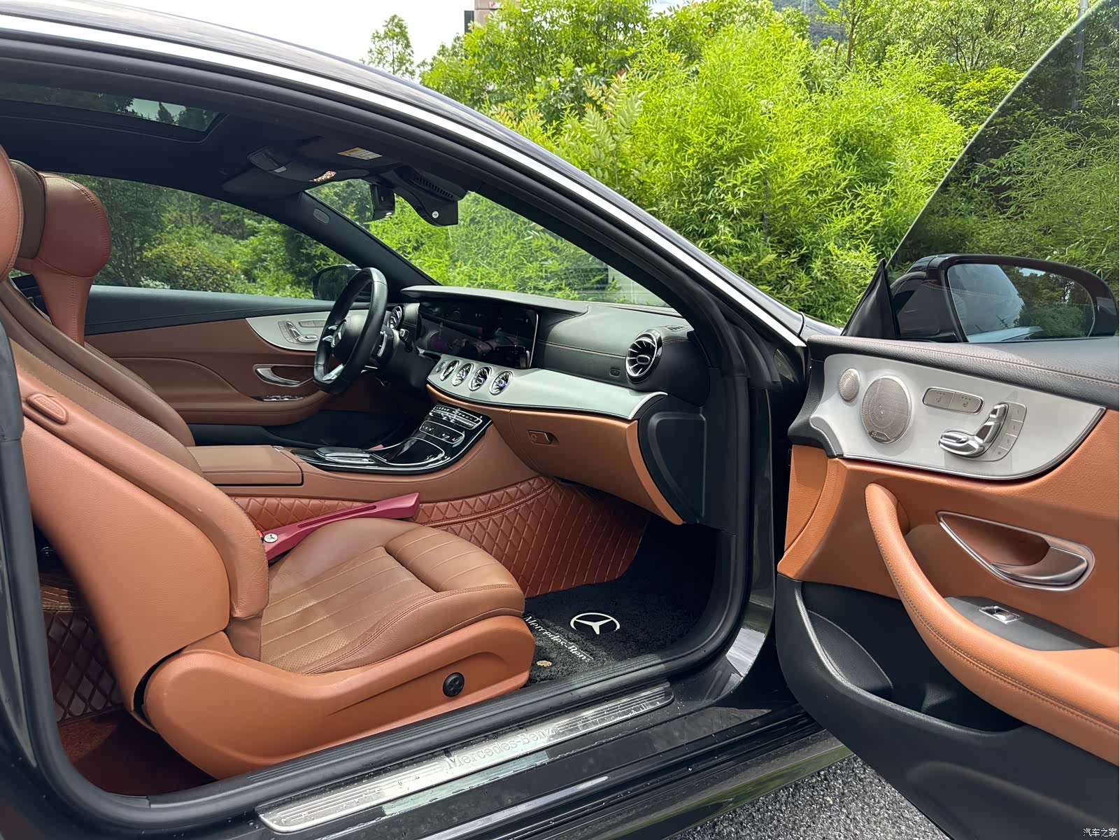 Mercedes-Benz E-Class, 2023 13