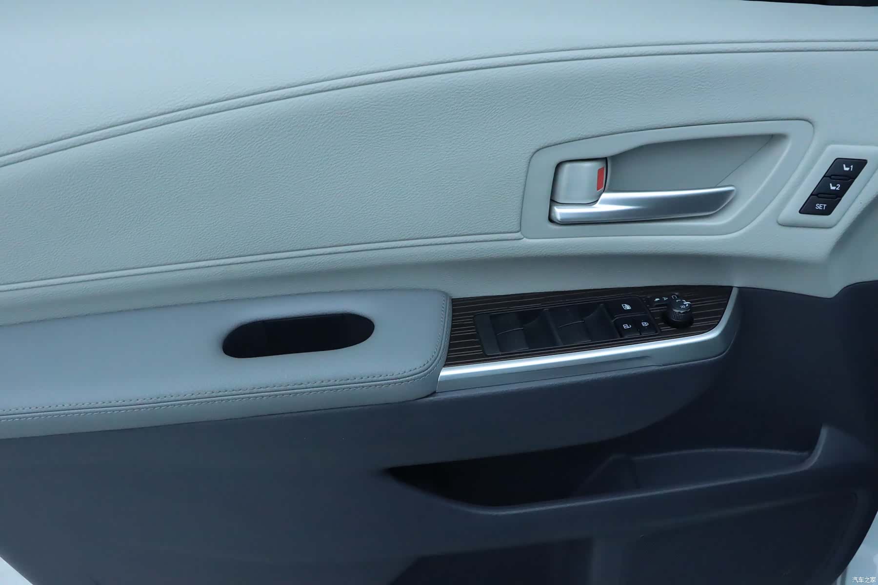 Toyota Granvia, 2023 11