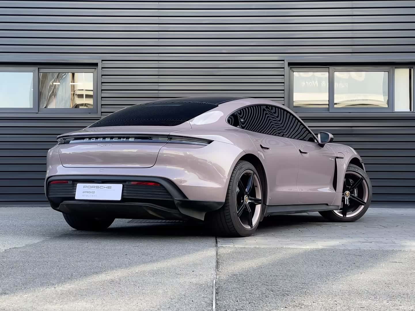 Porsche Taycan, 2023 2