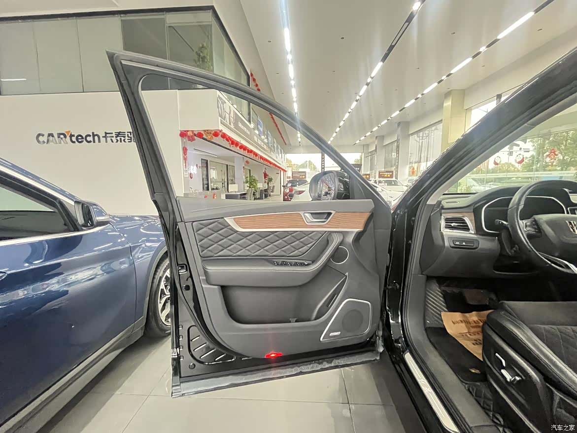 Hongqi HS7, 2022 9