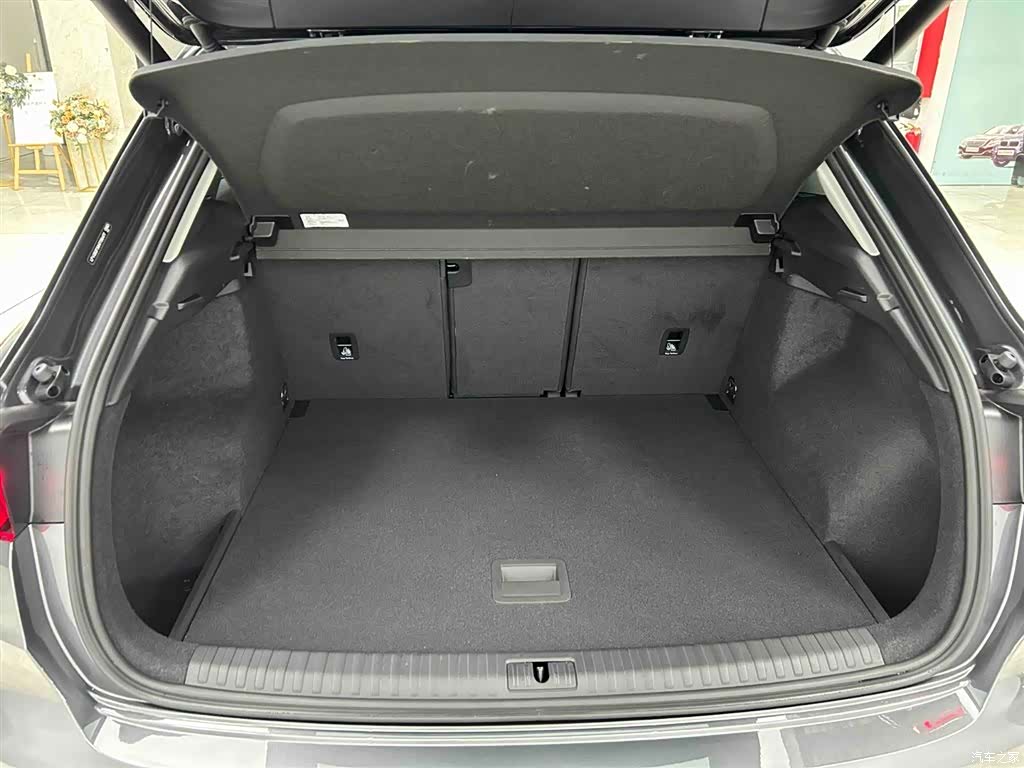 Audi Q3, 2023 16