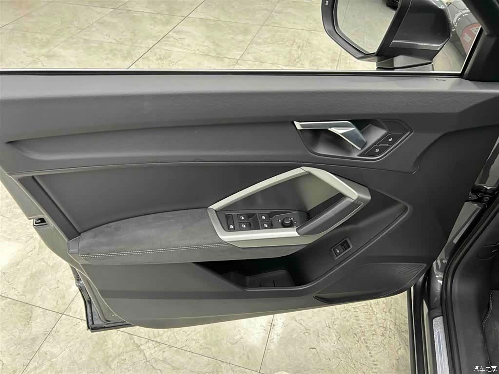 Audi Q3, 2023 10
