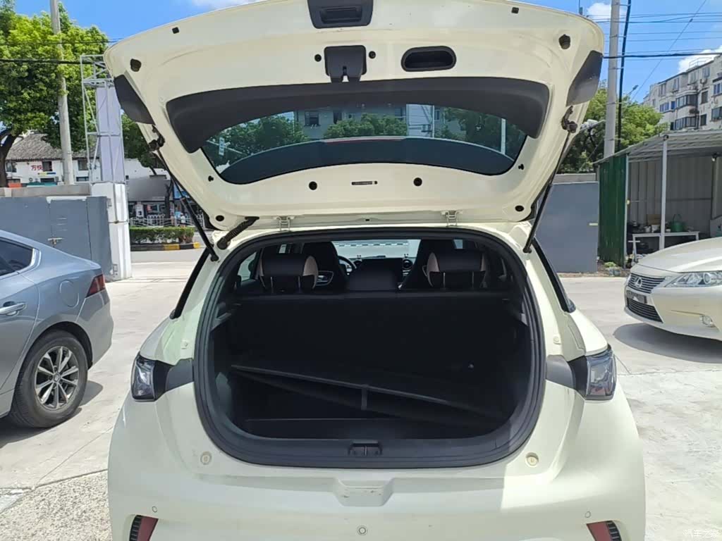 BYD Dolphin, 2023 19