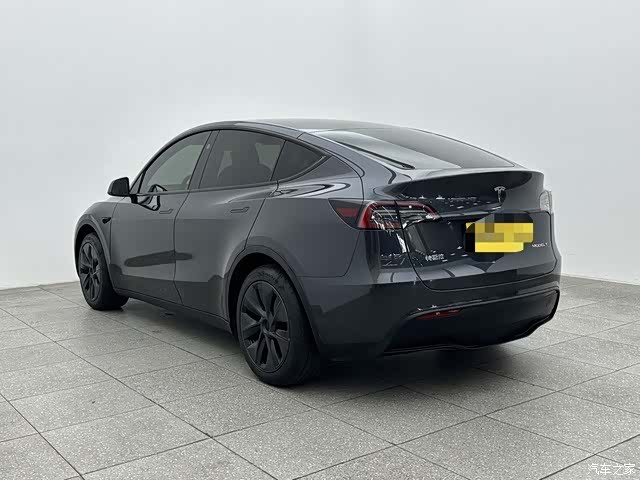 Tesla Model Y, 2024 4