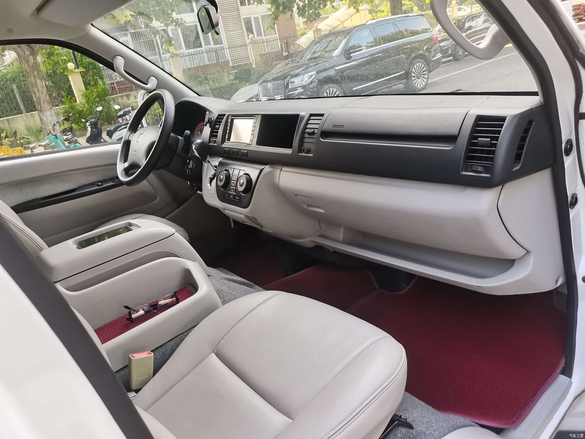 Toyota HiAce, 2017 19