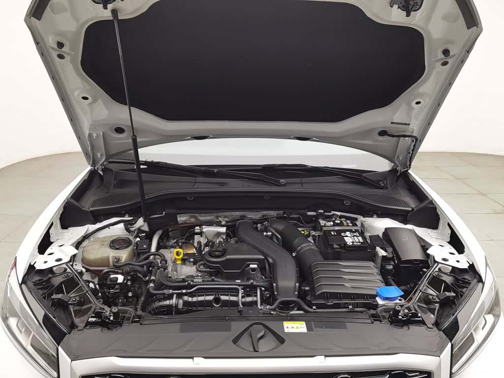 Audi Q2L, 2024 6