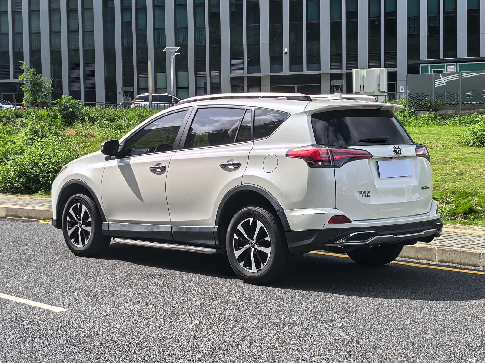 Toyota RAV4, 2017 16