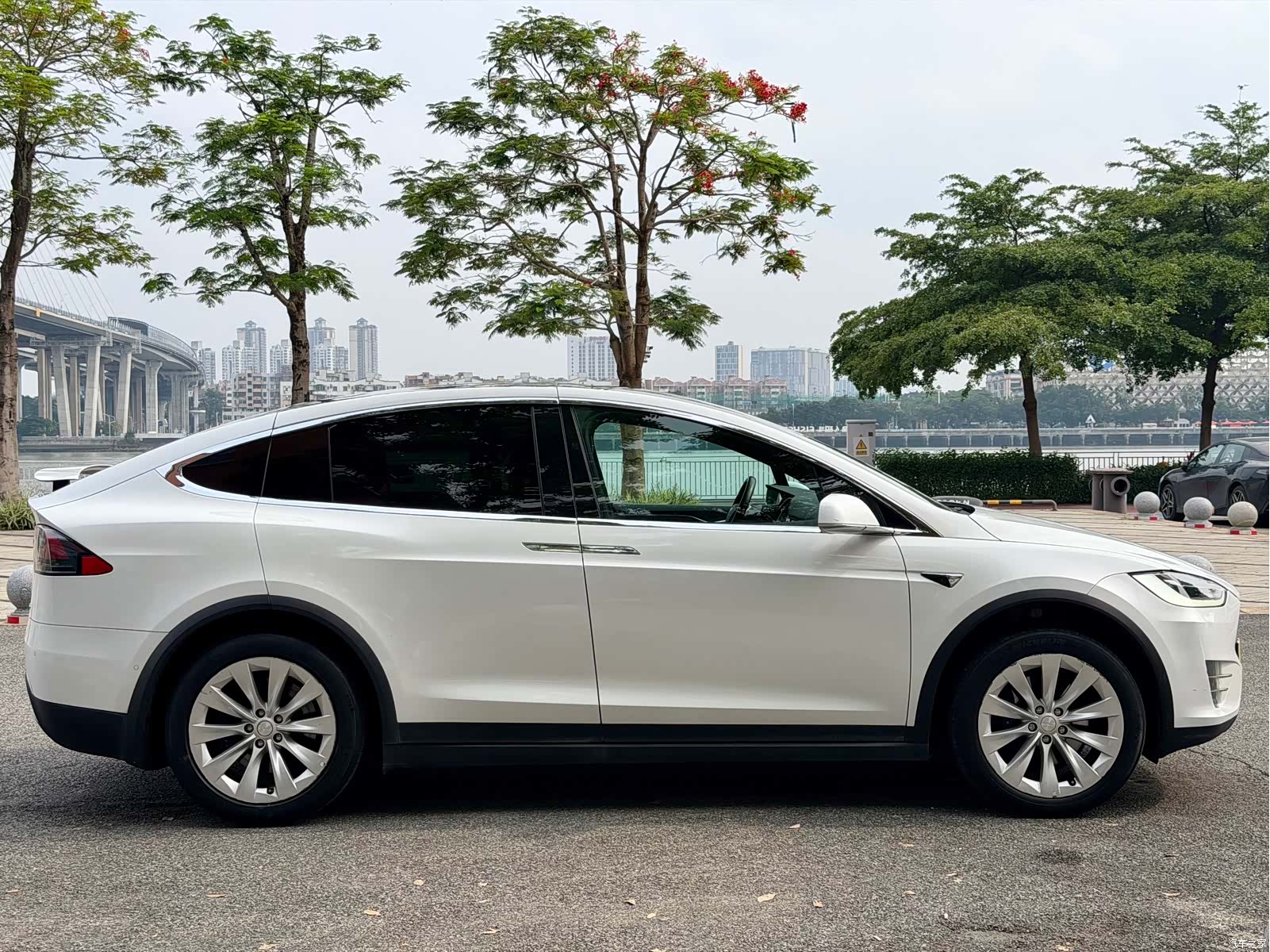 Tesla Model X, 2017 6