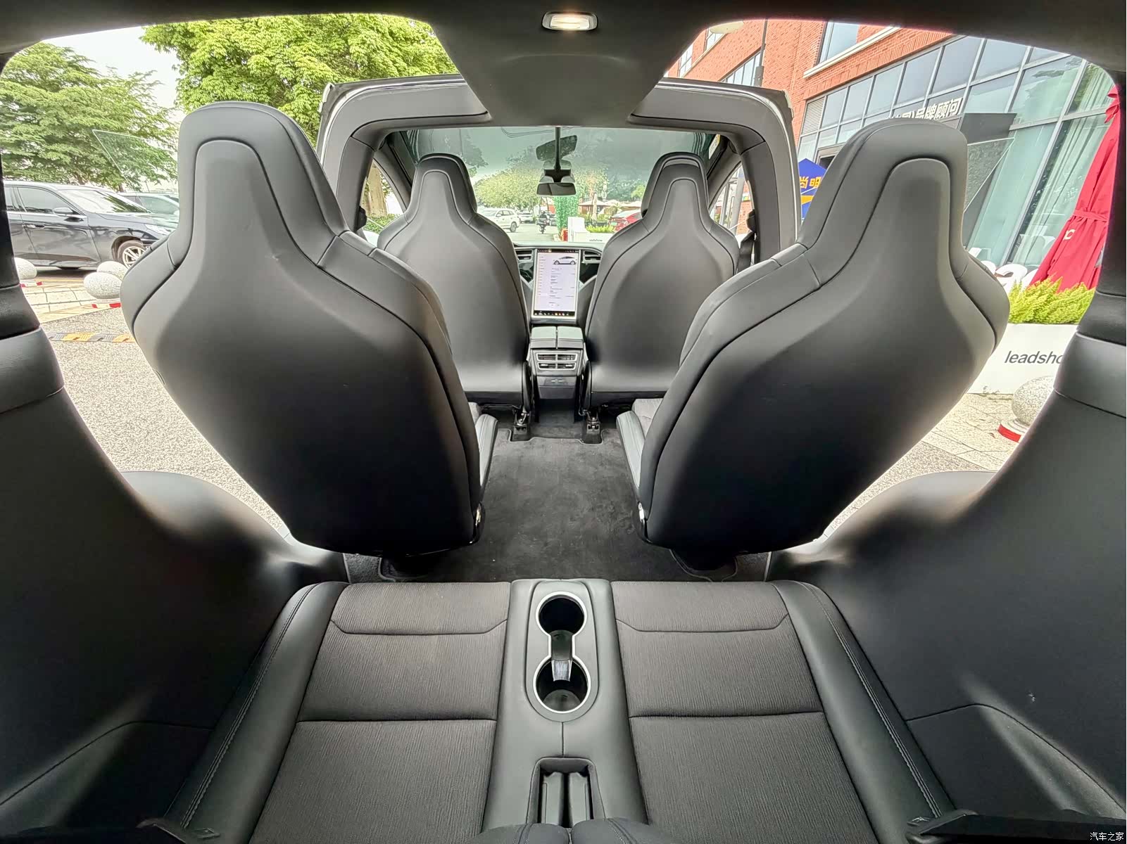 Tesla Model X, 2017 12