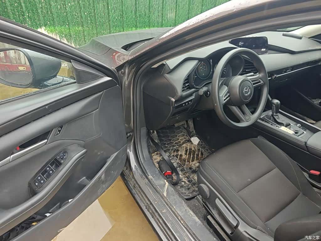 Mazda Mazda3, 2023 16