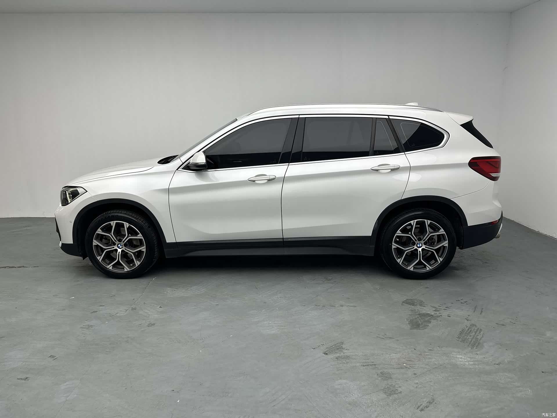 BMW X1, 2020 все фото