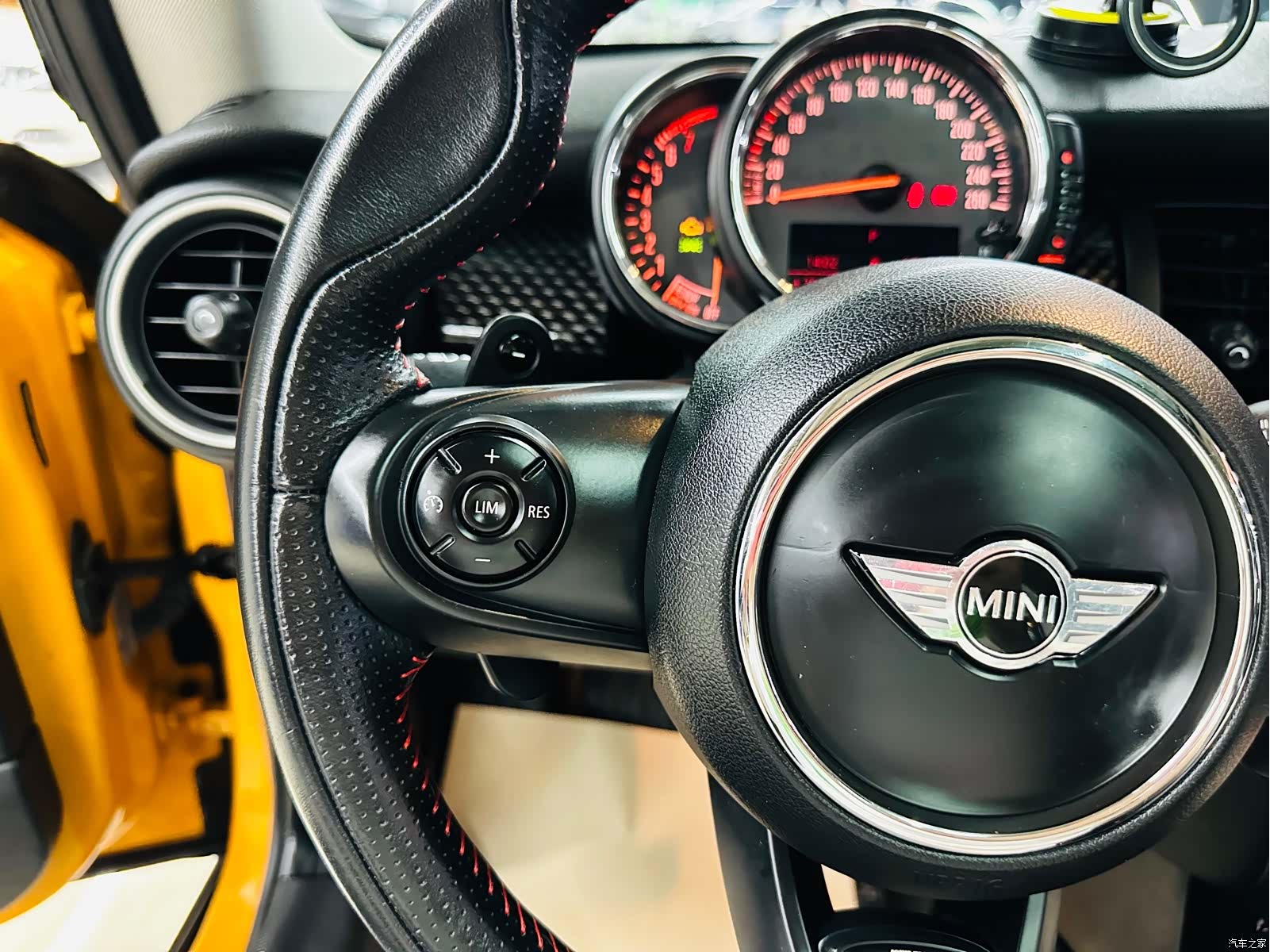 Mini Cooper, 2015 35