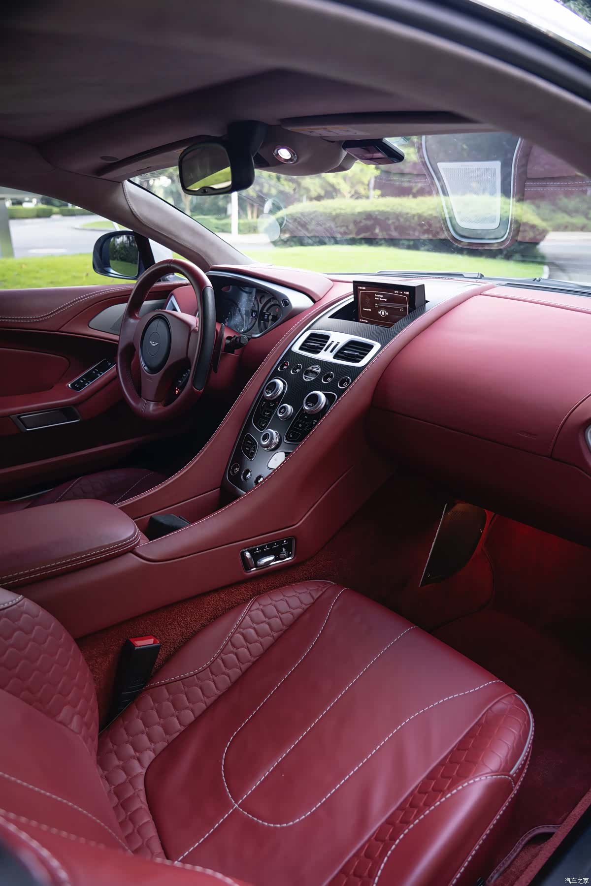 Aston Martin Vanquish, 2014 21